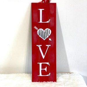 Farmhouse Valentine’s “Love” Sign!